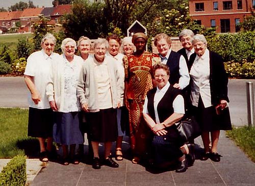 Sr Albertine op bezoek in Zonnebeke