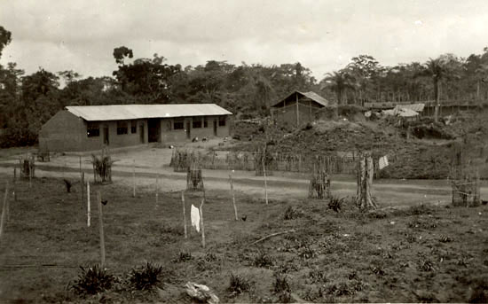 de boerderij van de zusters in aanbouw