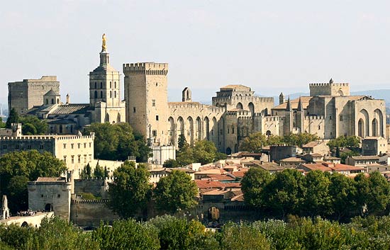 Panorama van het pausenpaleis in Avignon.