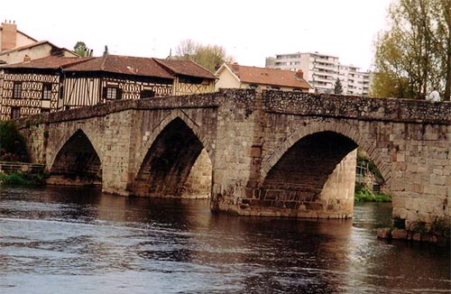 De St. Martialisbrug, waarover de middeleeuwse Compostelagangers stapten.