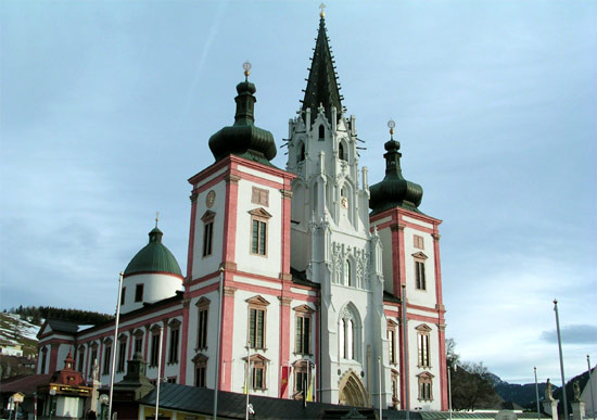 De Geboorte-van-Mariabasiliek, bekend middeleeuws Maria-oord in het Oostenrijkse Mariazell. 