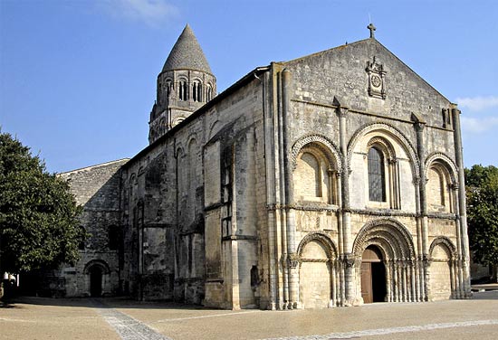 de romaanse vrouwenabdij Abbaye-aux-Dames in Saintes