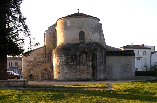 het koor van de romaanse kerk Saint-Vivien in Pons