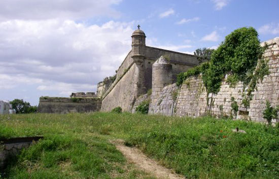 Citadel van Vauban op de plaats van bedevaartskerk St.-Romain in Blaye
