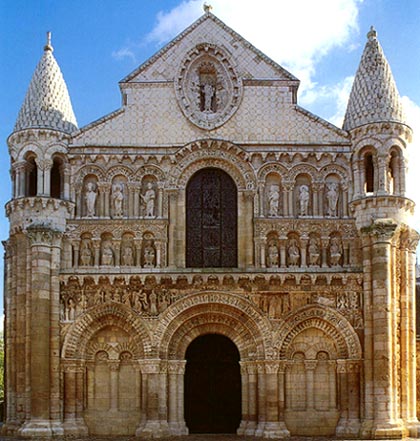 de romaanse kerk Notre-Dame-la-Grande.