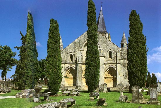 de romaanse St. Pieterskerk van Aulnay-de-Saintonge