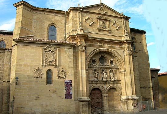 de voorgevel van de kathedraal in Santo Domingo de la Calzada.