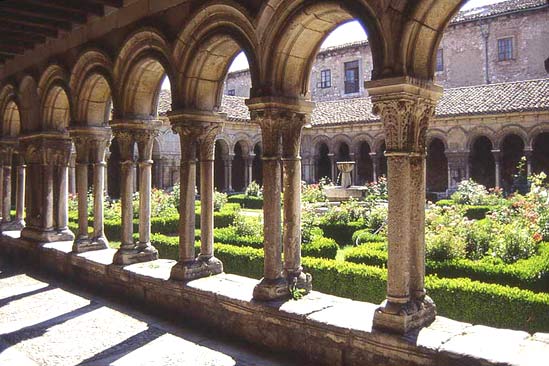 de romaanse kruisgang van het las Huelgas klooster in Burgos