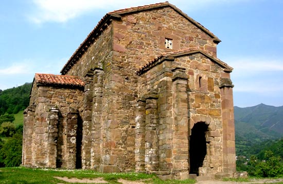 de kerk Santa Cristina de Lena nabij Oviedo