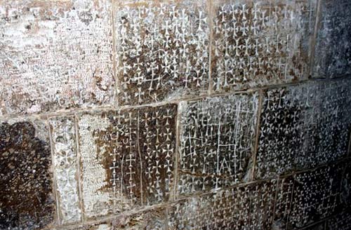 graffiti van pelgrims. Jeruzalem, H.Grafkerk, St. Helena-crypte