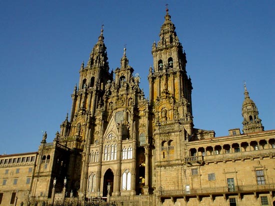 de voorgevel van de St. Jakobskathedraal van Santiago de Compostela
