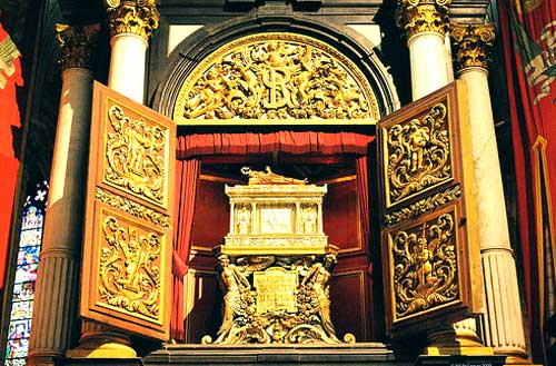 Het reliekschrijn van de H. Rombuut in de St. Romboutskathedraal in Mechelen.