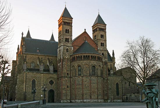 De St.-Servaasbasiliek gelegen aan het Vrijthof in Maastricht.