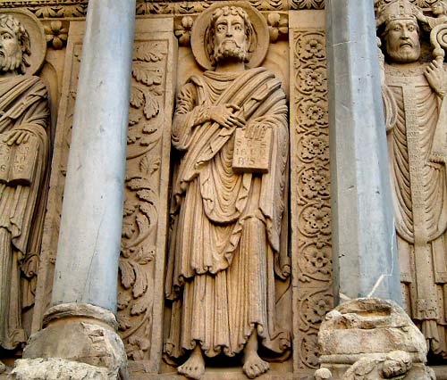 St. Jakob als apostel. 12de eeuw. Arles, St. Trophimekerk, romaans westportaal