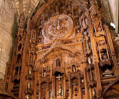 de Kapel der Relikwieën, met een gouden kruisbeeld, dat een reliek van het H. Kruis zou bevatten