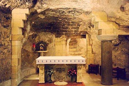 de grot van de boodschap van de engel Gabriel aan de H. Maagd Maria. Nazareth, basiliek van de Annunciatio