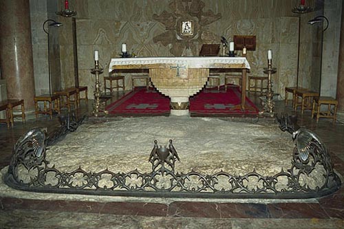 De rots waarop Jezus in doddsangst bad in de hof van Olijven