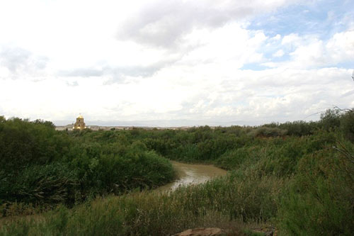 de rivier de Jordaan, waarin Jezus werd gedoopt door Johannes de Doper. 