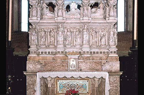 het grafmonument van St.-Augustinus in Pavia