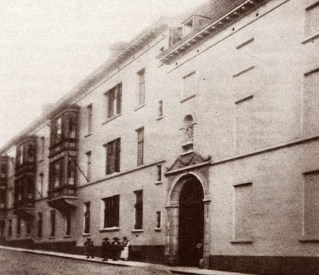 De kliniek St.-Jan en Elisabeth in de Asstraat, begin 20ste eeuw. 