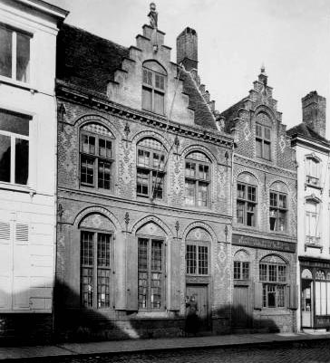 het voormalig Coninckxdaele-klooster (foto van omstreeks 1900, voor de verwoesting van Ieper tijdens Wereldoorlog I