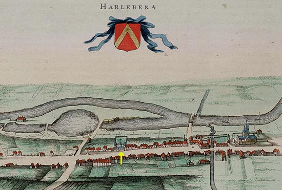 Het St.-Niklaashospitaal (met gele pijl aangeduid) van Harelbeke. Ets, A. Sanderus, Flandria Illustrata, 1641.