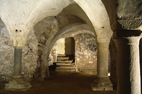 Gastenkwartier van de Benedictijnen-priorij (867) in Anzy-le-Duc (Fr., Boergondi)