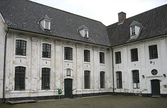 De fraai gerestaureerde gebouwen van het Hospitaal Ten Walle in Torhout, die dateren uit de 17de en 18de eeuw