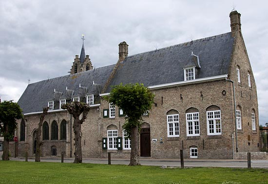 Voormalig klooster (1492) van de Grauwzusters in Lo