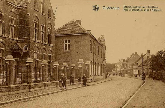 Het gasthuis van Oudenburg in het begin van de 20ste eeuw.