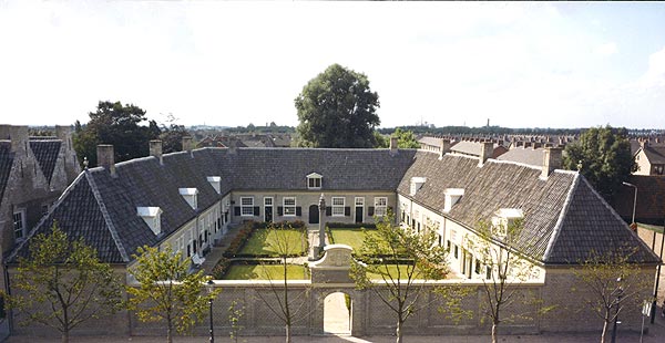 Luchtfoto van het Hofje in Etten-Leur (Nederland, Noord-Brabant)