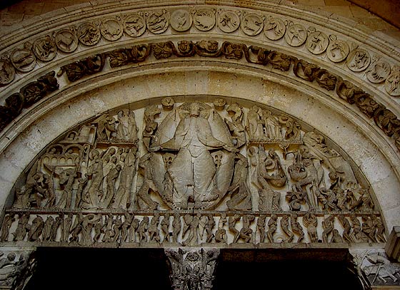 Het laatste Oordeel. Romaans tympaan (12de eeuw). Autun, kathedraal van St.-Lazare. 
