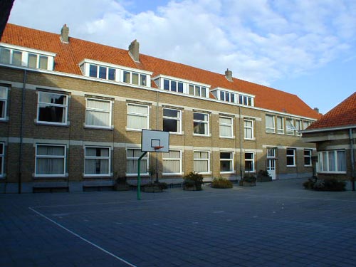 het gebouw van de middelbare school