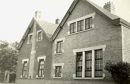 het gebouw van de Maria-school op de wijk 'Het Kalf