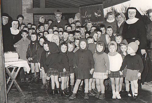 Hoog bezoek van bisschop De Smedt van Brugge (24 maart 1964)