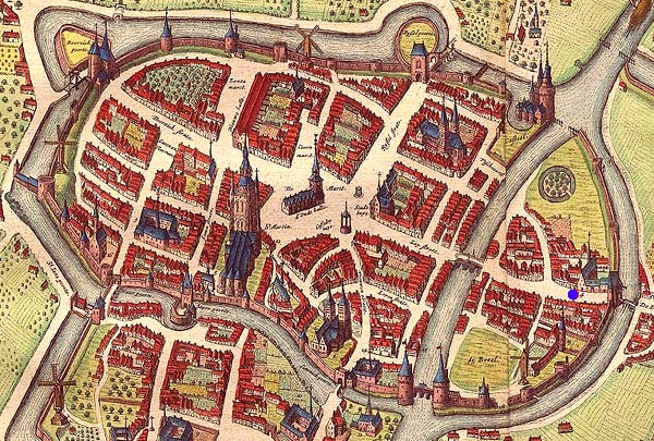 Het O.L.V.-Hospitaal (rechts, met blauwe stip) op een grondplan van Kortrijk uit 1649 (J. Blaeu, Novum Ac Magnum Theatrum Urbium Belgicae)