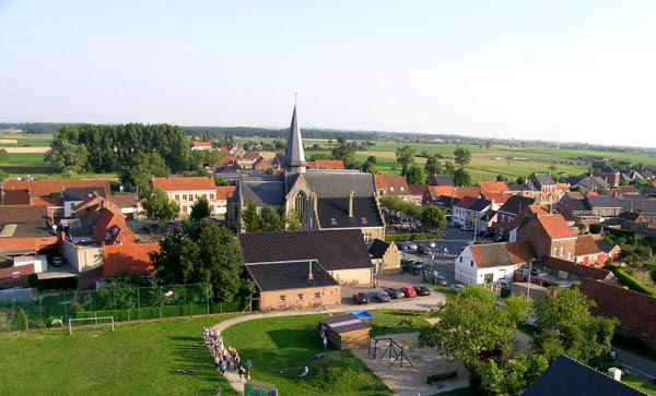 algemeen zicht op Krombeke vanuit een luchtballon (2005)