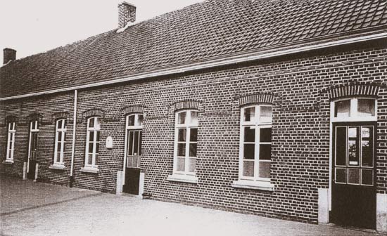 het schoolgebouw in de jaren 1970
