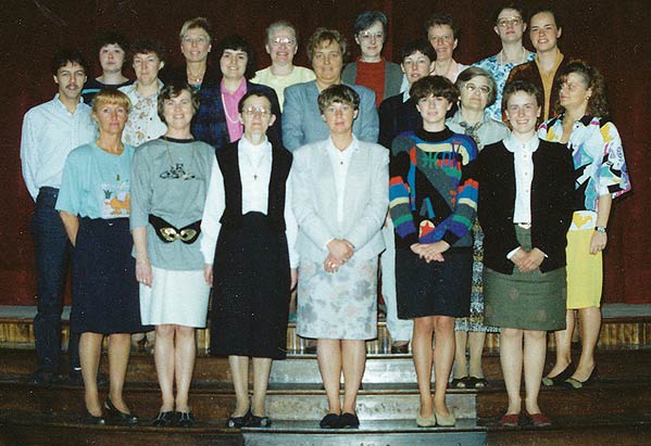 alle leerkrachten van het laatste schooljaar 1990-1991. Vooraan, 3de van links, directice Zr. Lutgart
