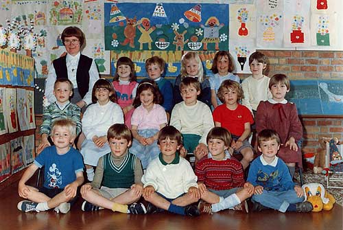 de klas van Zr Anna in de 'Rosa Mystica'-school (1986)