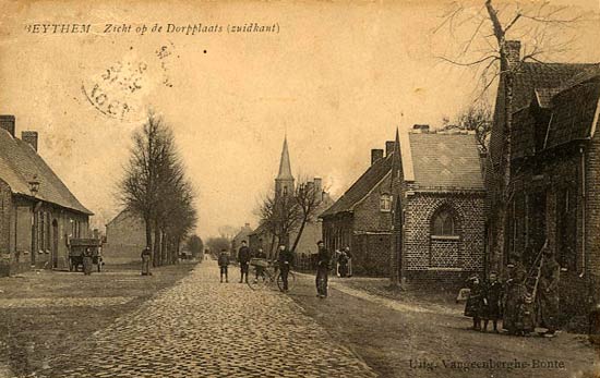 Sinnesaels kapel vooraan rechts aan de Menensteenweg in Beitem (19de eeuwse postkaart)