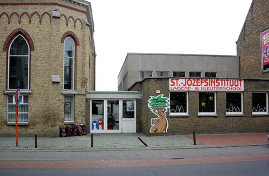 de ingang van het St.-Jozefsinstituut