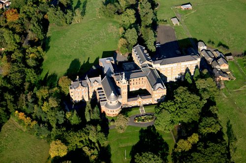 luchtfoto van het Mill Hill College