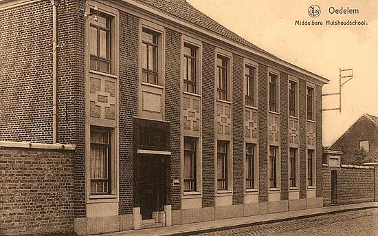 de Middelbare Huishoudschool zoals ze eruit zag na de restauratiewerken (1945)