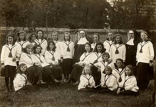 de leerlingen van het nood-pensionaat in Knokke (juni 1923)