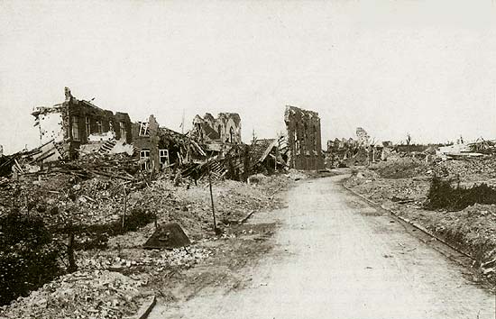 naoorlogse postkaart met de ruines van het klooster