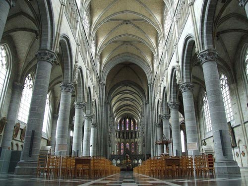 het interieur van de St.-Maartenskathedraal