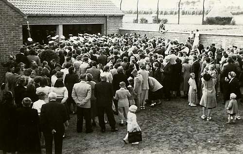 de plechtige inzegening van de wijkschool 't Vliegend Paard' in 1950