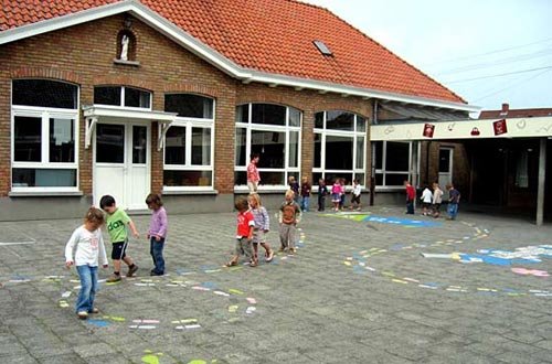 speelplaats van de Vrije Basischool van Waardamme