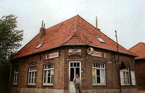 Café 'Waterdam', vlakbij de plaats van de verdwenen wijkschool